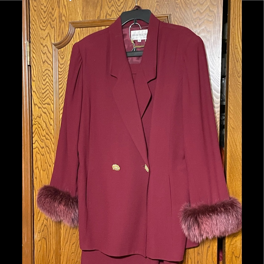 Lilly & Taylor women Dinner suit with Fox cuff